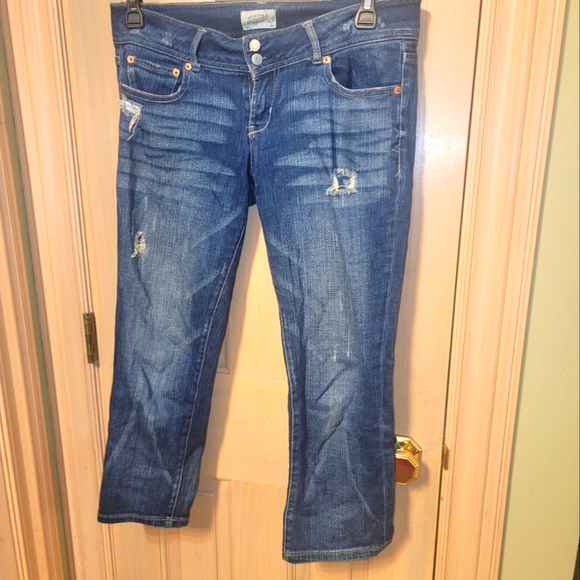 Aeropostale Denim - Misses sz 7/8 Aeropostale distressed cropped jeans